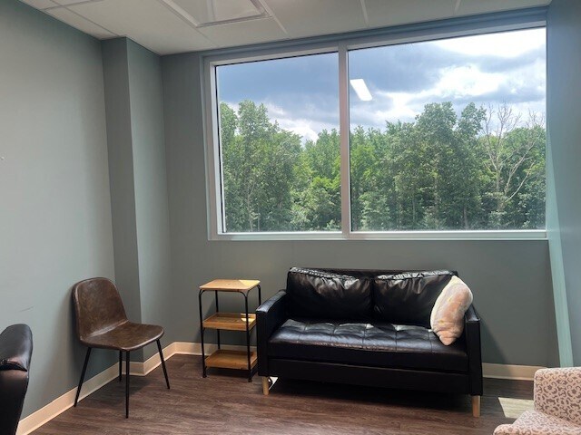 More Photos Of 55 Willow Ln, Marlboro Medical For Lease