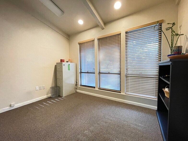 More Photos Of 7328 W University Ave, Gainesville Office For Lease