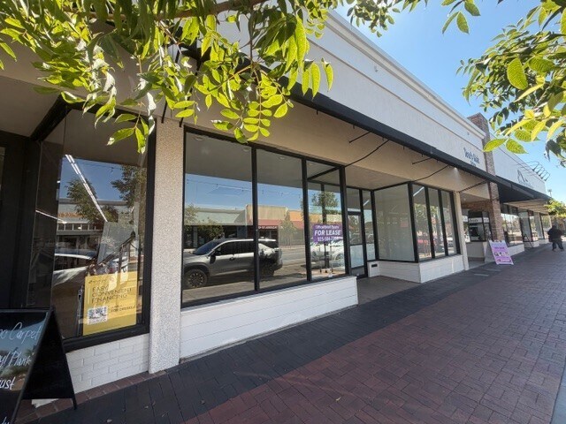 Primary Photo Of 917-935 W Texas St, Fairfield Storefront For Lease