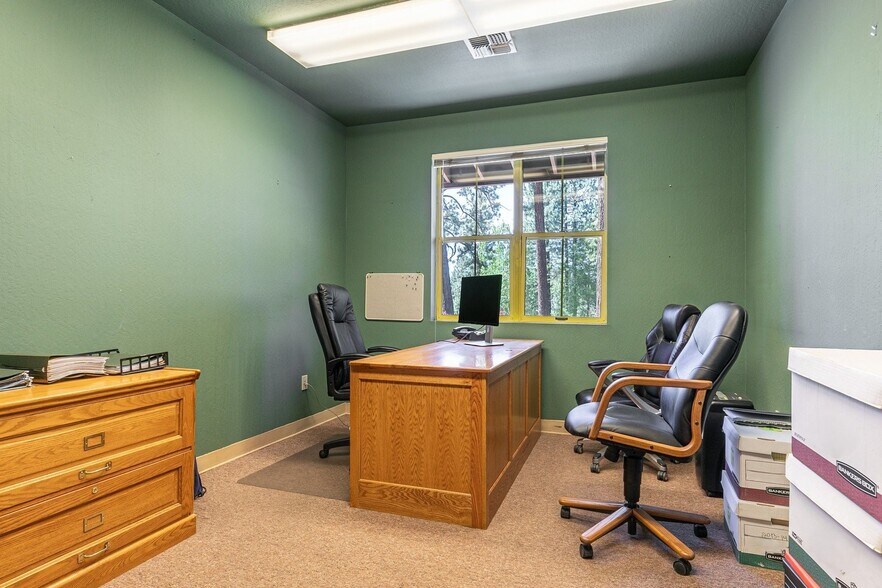 More Photos Of 10642 Pioneer Trl, Truckee Freestanding For Sale