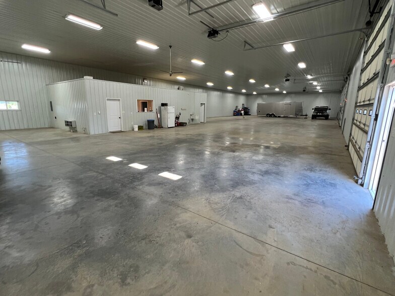 More Photos Of 3700 Dover Rd, Woodlawn Warehouse For Lease
