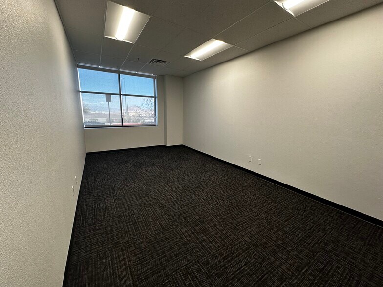 More Photos Of 8385 Eastgate Rd, Henderson Warehouse For Lease