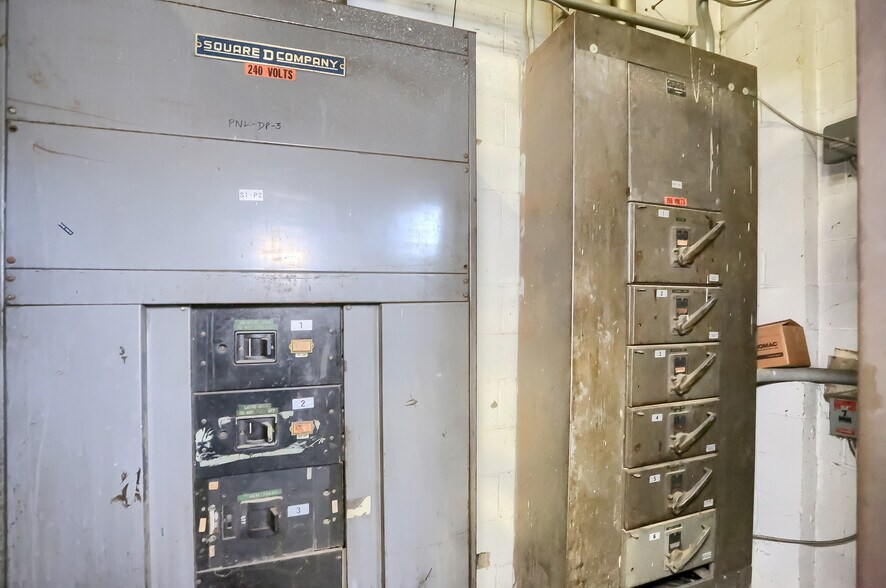 More Photos Of 150 Gamma Dr, Pittsburgh Light Manufacturing For Sale