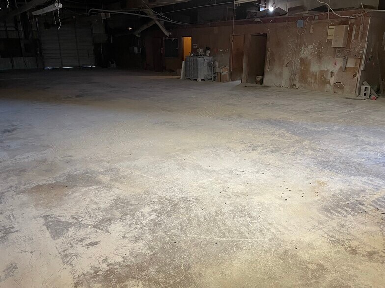 More Photos Of 2223 Hoffpauer Way, Sanger Manufacturing For Lease