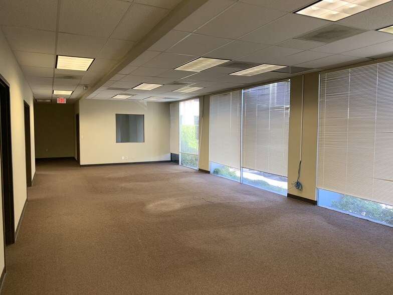 More Photos Of 444 Executive Center Blvd, El Paso Office For Lease