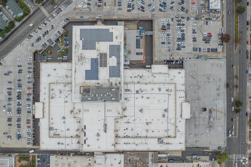 More Photos Of 7000-7200 Bancroft Ave, Oakland Unknown For Lease