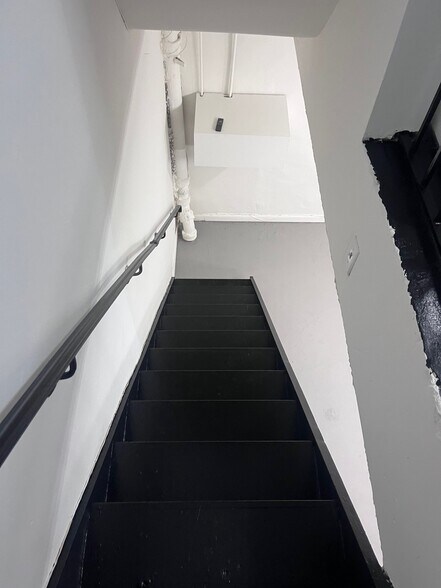 More Photos Of 219 W 14th St, New York Apartments For Lease