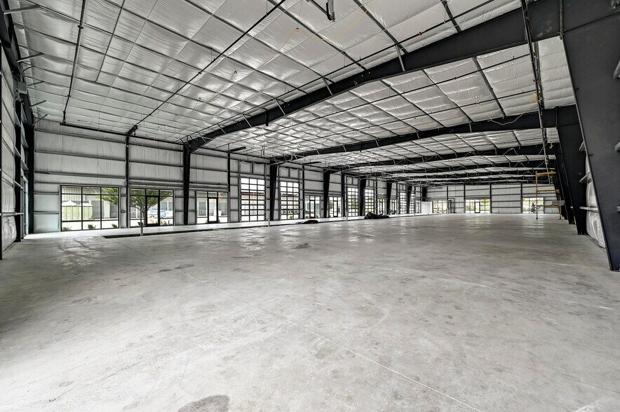 More Photos Of 300 Co Rd 199, Hutto Flex For Lease