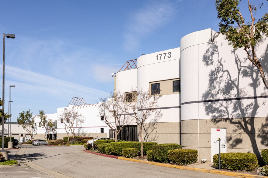 More Photos Of 1773 Wright Ave, La Verne Light Distribution For Lease