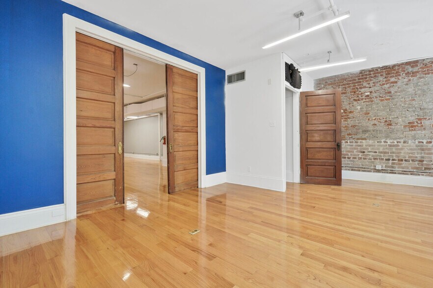 More Photos Of 2011 Magazine St, New Orleans Coworking Space