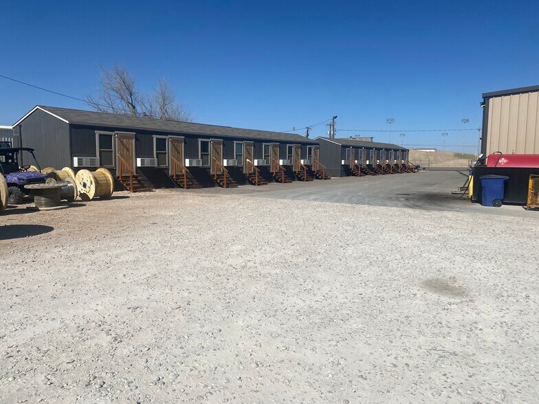 More Photos Of 703 NW Mustang Dr, Andrews Warehouse For Sale