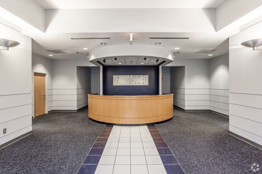 More Photos Of 2401 SE Creekview Dr, Ankeny Distribution For Lease