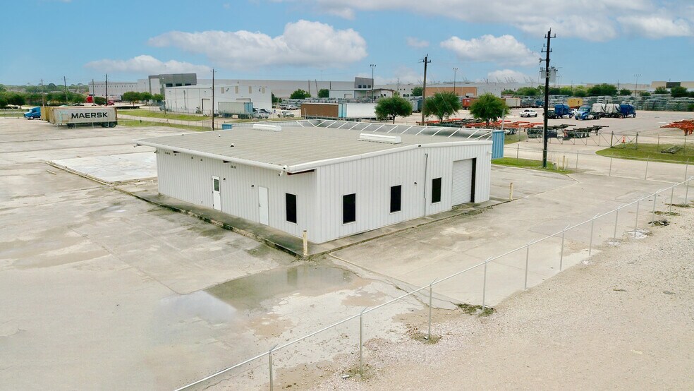 More Photos Of 1802 W M St, La Porte Industrial For Lease