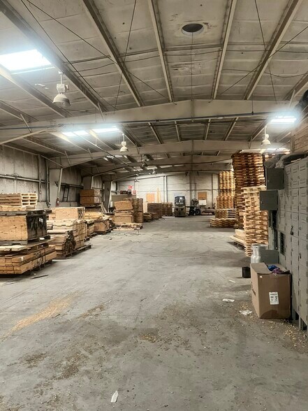 Primary Photo Of 1059 Box Factory Rd, Summit Point Manufacturing For Lease