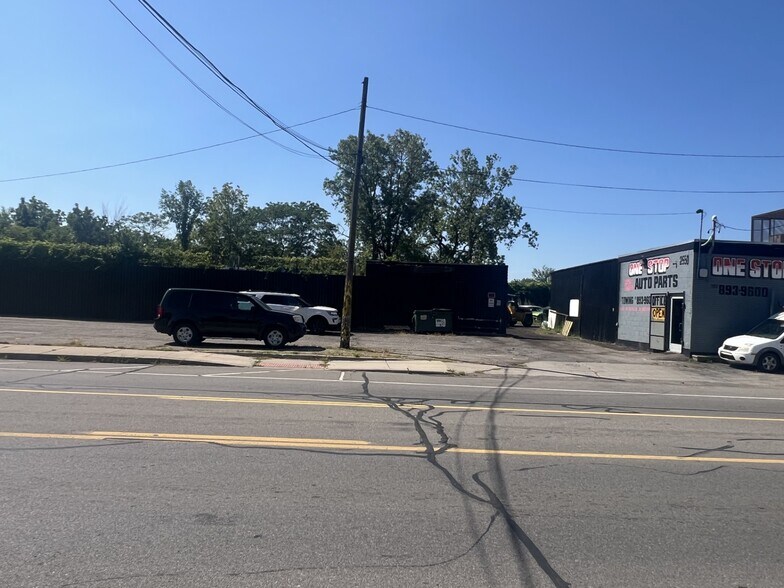 More Photos Of 2550 E McNichols Rd, Detroit Landfill For Sale