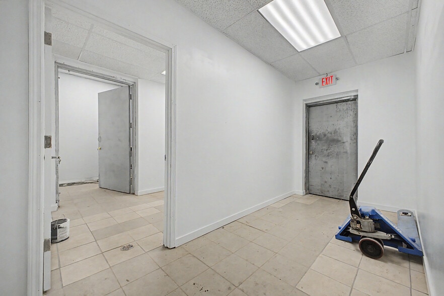More Photos Of 19323 W Warren Ave, Detroit Storefront Retail Residential For Lease