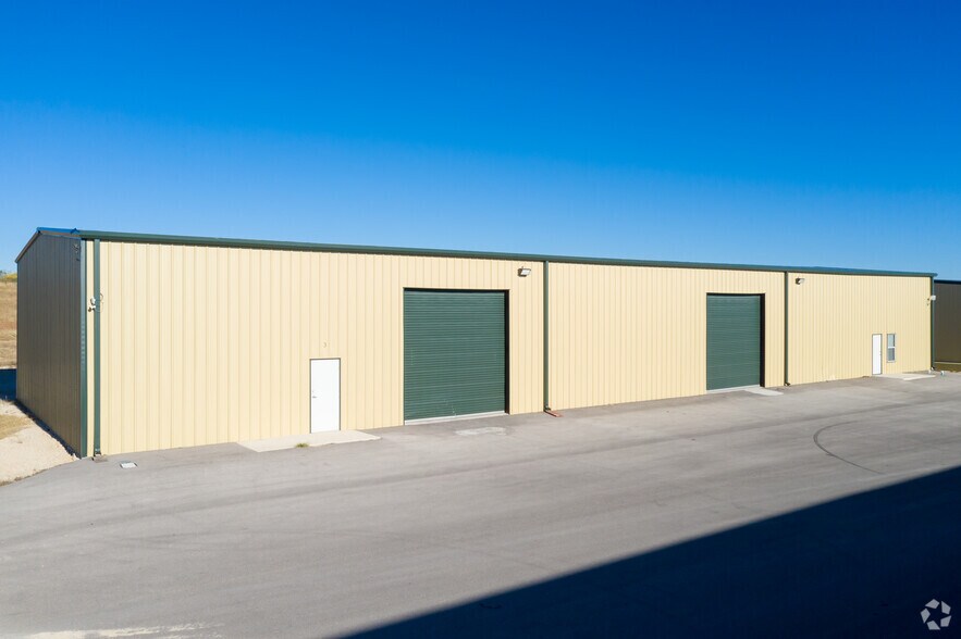 Primary Photo Of 721 Rohde Rd, Kyle Unknown For Lease