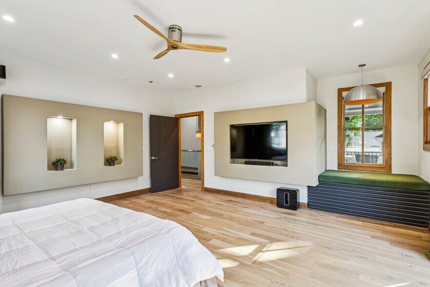 More Photos Of 692 Kirkwood Ave SE, Atlanta Storefront Retail Residential For Sale