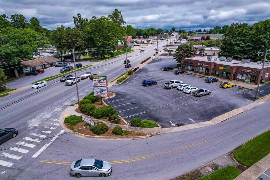 More Photos Of 671 Spartanburg Hwy, Hendersonville Restaurant For Sale