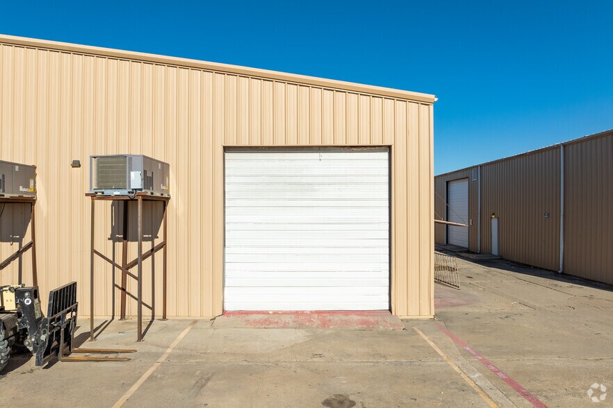 More Photos Of 711 W Kennedale Pky Building D, Kennedale Warehouse For Lease
