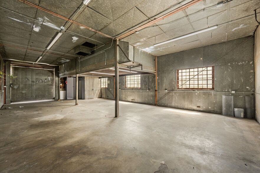 More Photos Of 4901 Telegraph Rd, East Los Angeles Flex For Sale