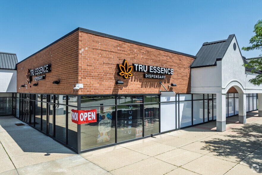 More Photos Of 760-836 E Rand Rd, Arlington Heights General Retail For Sale