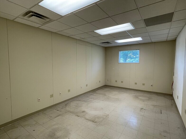 More Photos Of 630 Kolter Dr, Indiana Office For Sale