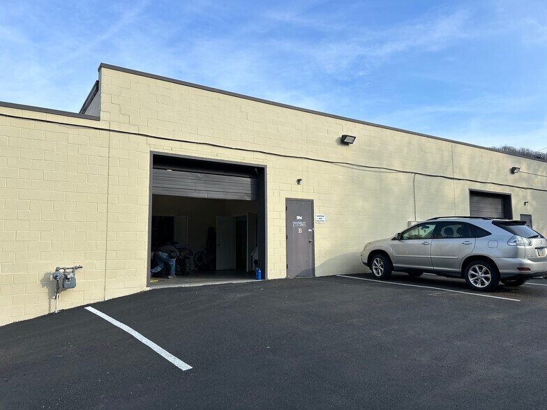 More Photos Of 37 Industrial Blvd, Paoli Light Manufacturing For Lease