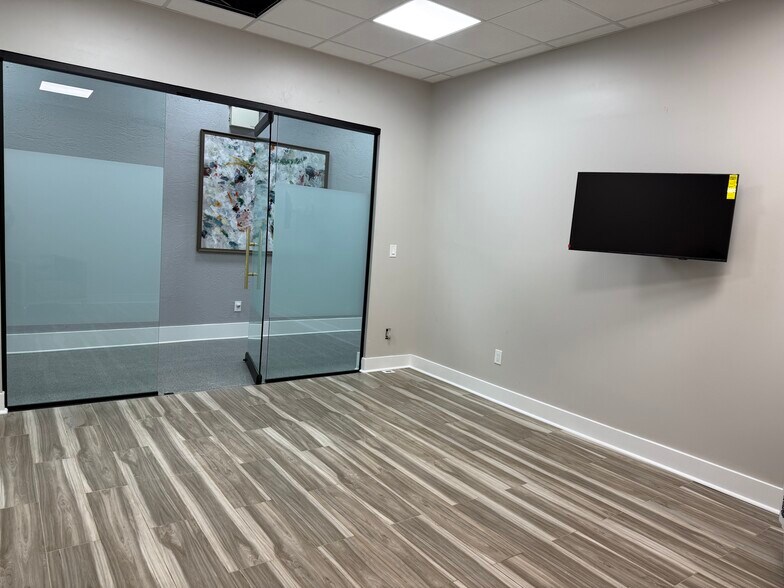 More Photos Of 1004 Fifth Ave, Coraopolis Storefront For Lease