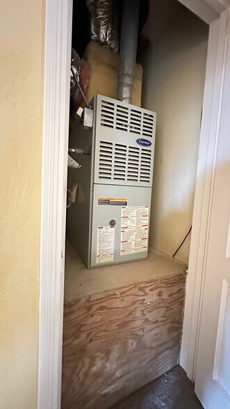 More Photos Of 2809-2815 Macdonald Ave, Richmond Office For Sale