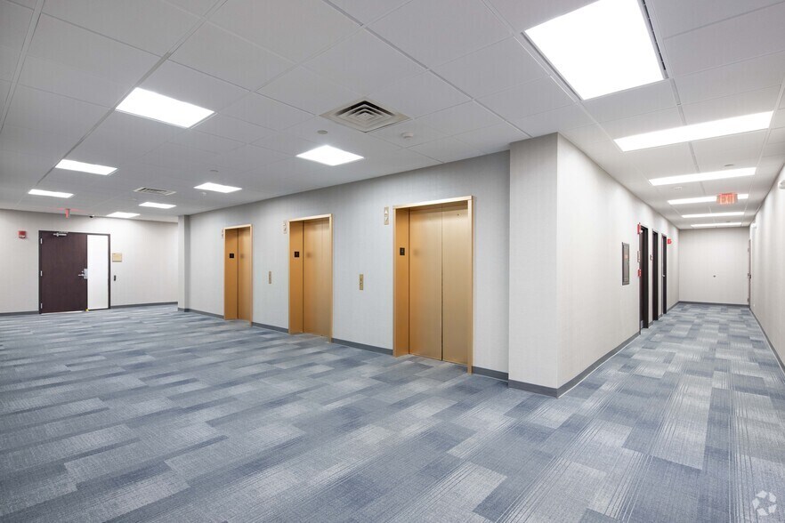 More Photos Of 999 E Touhy Ave, Des Plaines Office For Lease