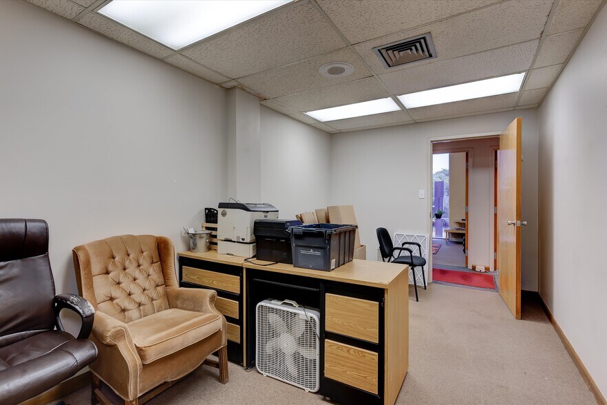 More Photos Of 106 Administration Rd, Oak Ridge Medical For Lease