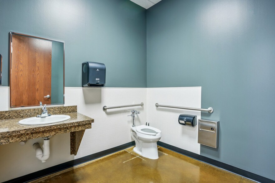 More Photos Of 2251 Picadilly Dr, Austin Warehouse For Lease