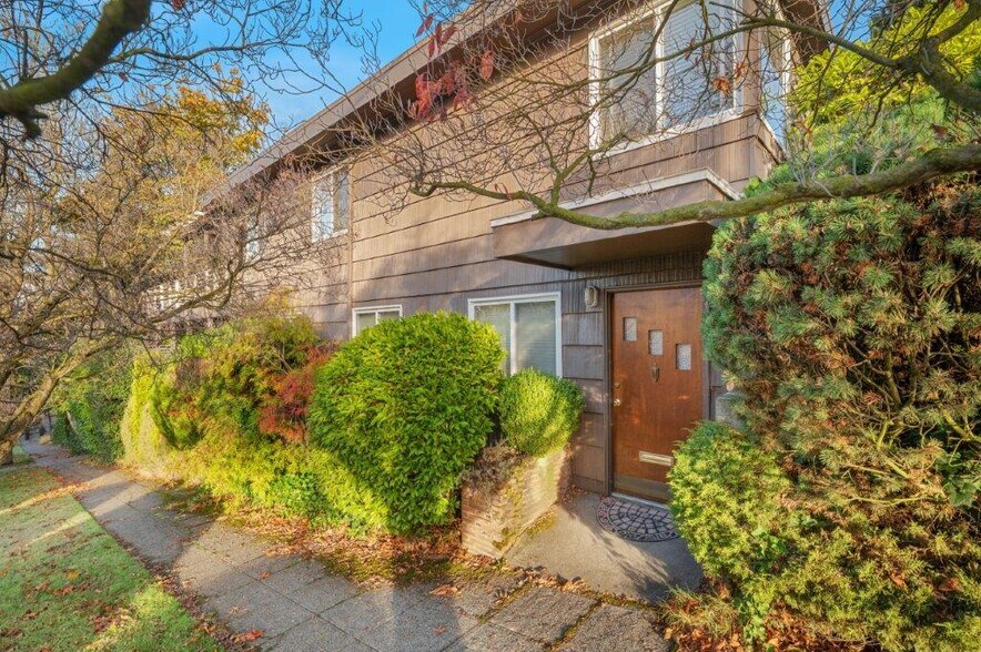 More Photos Of 3807 Linden Ave N, Seattle Multifamily For Sale