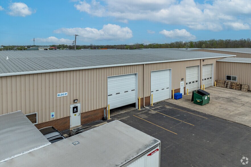 More Photos Of 24251-24311 W Riverside Dr, Channahon Warehouse For Lease
