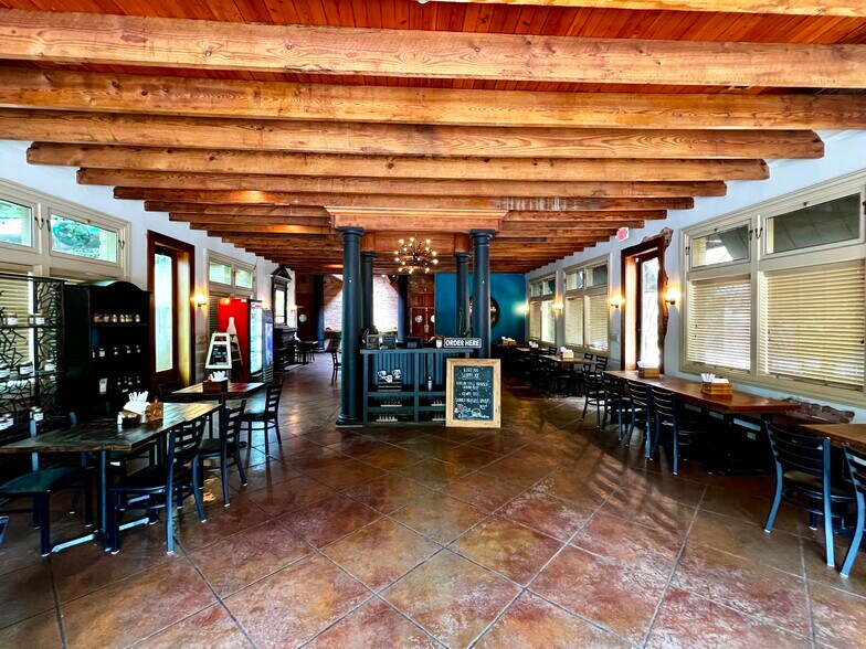 More Photos Of 117 Walnut St, Hattiesburg Restaurant For Sale