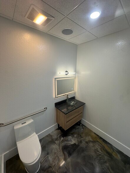 More Photos Of 13730 Cypress Terrace Cir, Fort Myers Medical For Sale