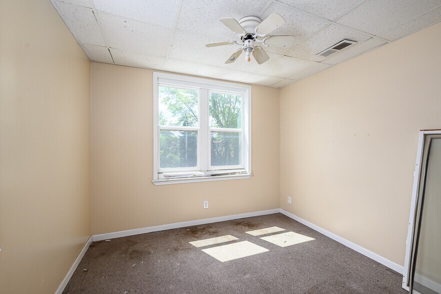 More Photos Of 7164 Kaw Dr, Kansas City Warehouse For Sale