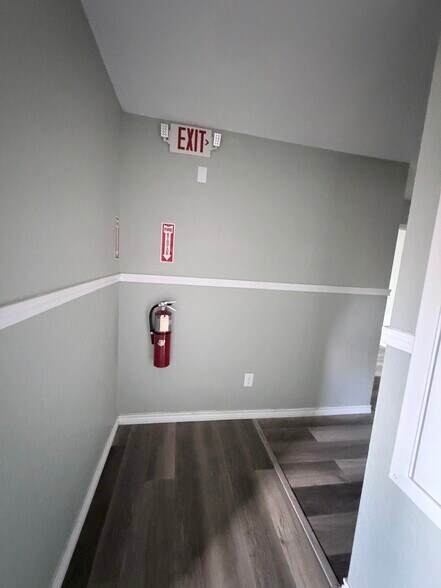 More Photos Of 620 Brazosport Blvd N, Clute Flex For Lease