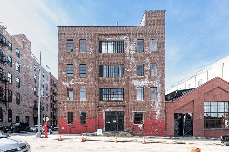 More Photos Of 32 Bridge St, Brooklyn Office For Lease