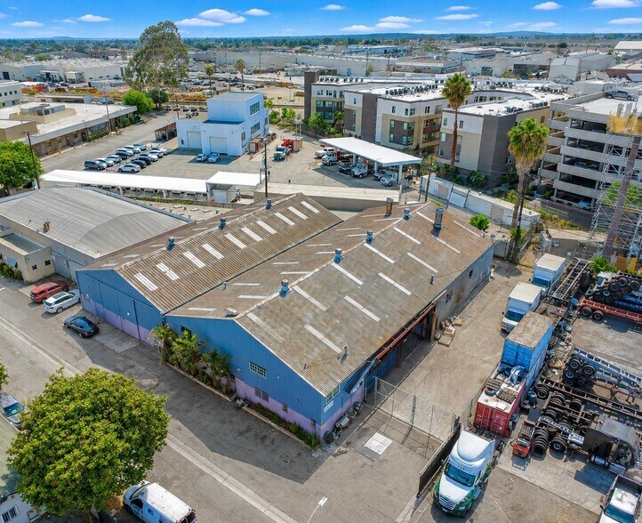 More Photos Of 11001 Vulcan St, South Gate Warehouse For Lease