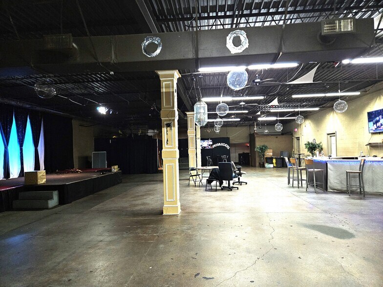 More Photos Of 2620 Park Central Blvd, Decatur Light Distribution For Sale