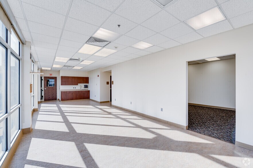 More Photos Of 60101 Bodnar Blvd, Mishawaka Medical For Lease