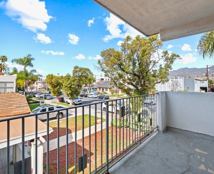 More Photos Of 350 W Wilson Ave, Glendale Apartments For Sale