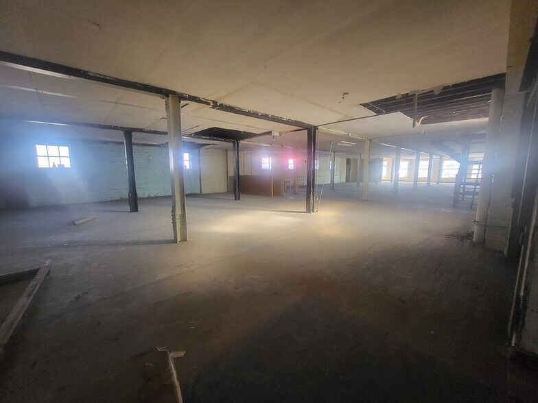 More Photos Of 819 Lafayette Ave, Moundsville General Retail For Sale