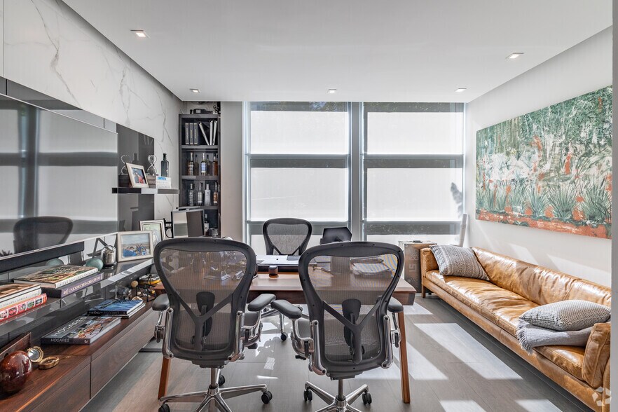 More Photos Of 2347 Biscayne Boulevard, Miami Apartments For Lease