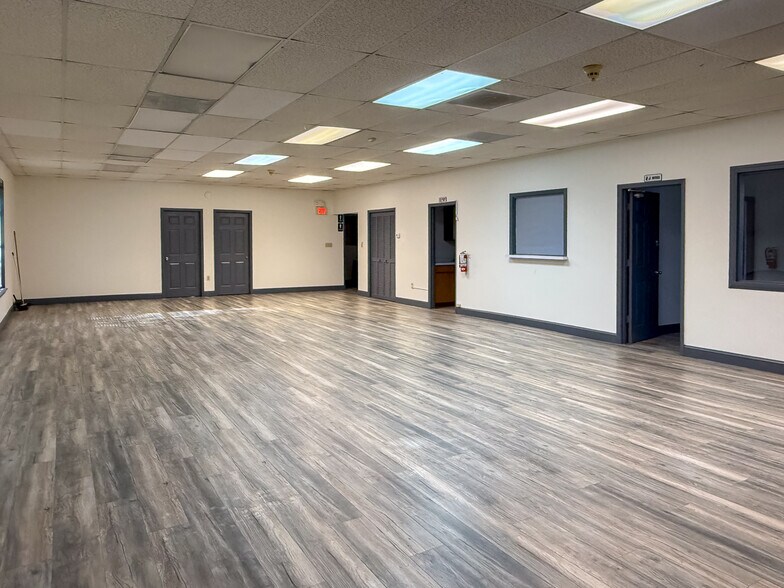 More Photos Of 2413 Savannah Hwy, Charleston Office For Lease