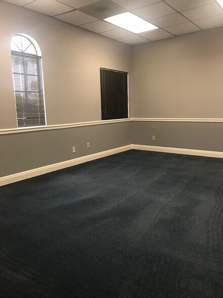 More Photos Of 370 W Grand Blvd, Corona Office For Lease