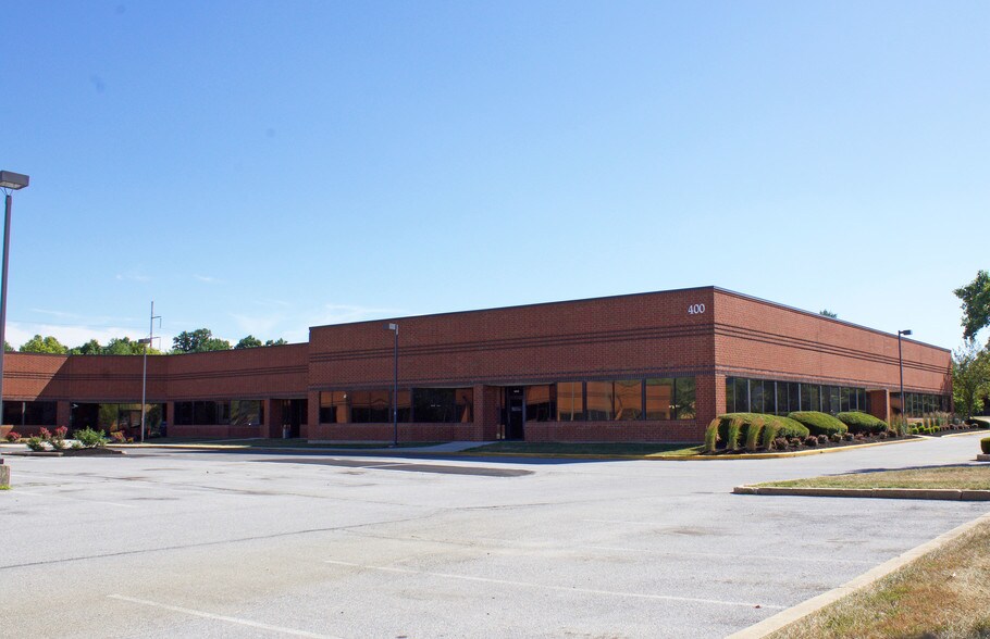 Primary Photo Of 400 White Clay Dr, Newark Office For Lease