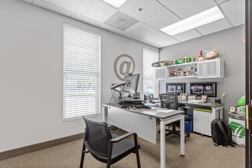 More Photos Of 17734 Preston Rd, Dallas Office For Sale